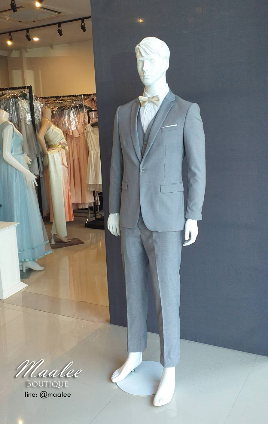 พร้อมเช่า ชุดสูทชาย สีเทาอ่อน เข้ารูป พร้อมเสื้อกั๊ก