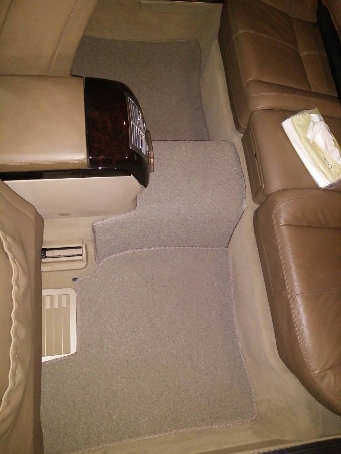 พรมไวนิลดักฝุ่น Benz S500 W221 สีครีมขอบครีม