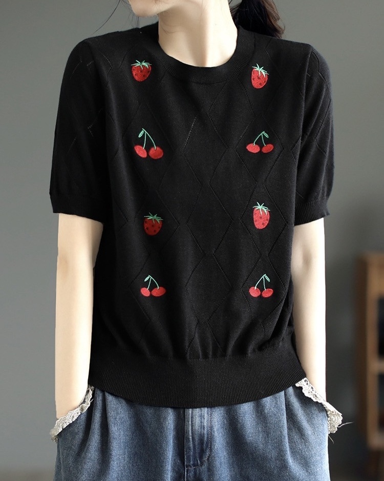 เสื้อยืดไหมพรมบางลายปักสตรอเบอรี่