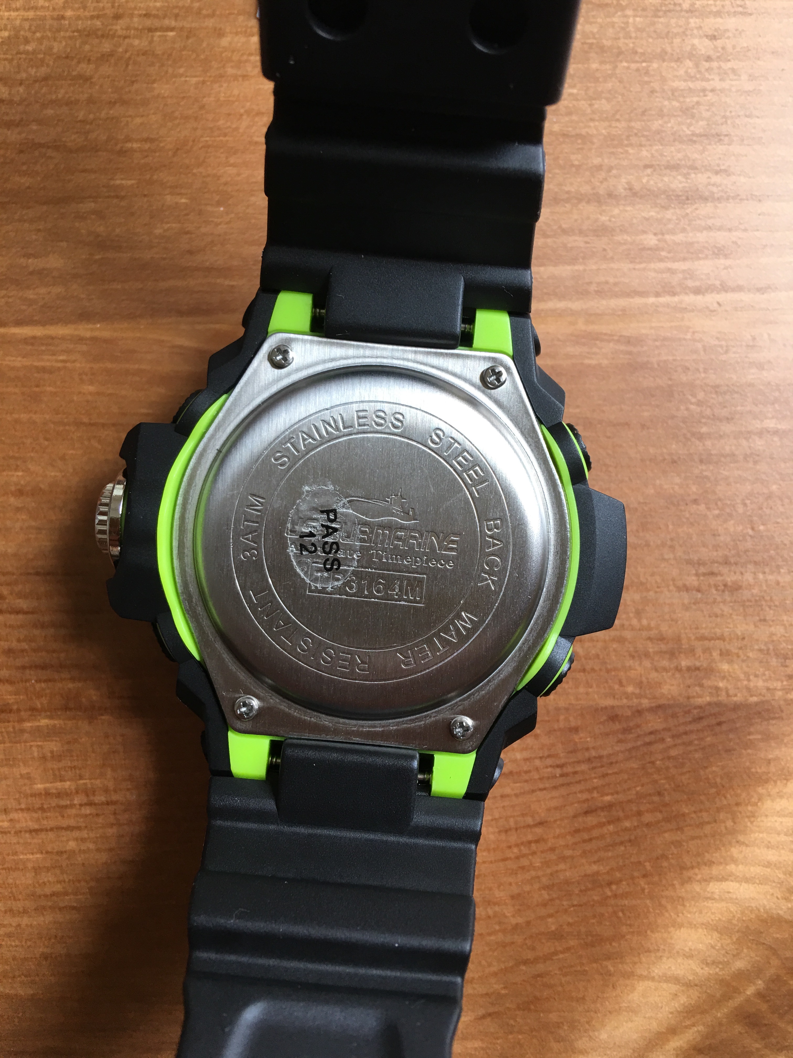 นาฬิกา US submarine รุ่น TP3164M สีดำตัดเขียว พื้นหลังเทา