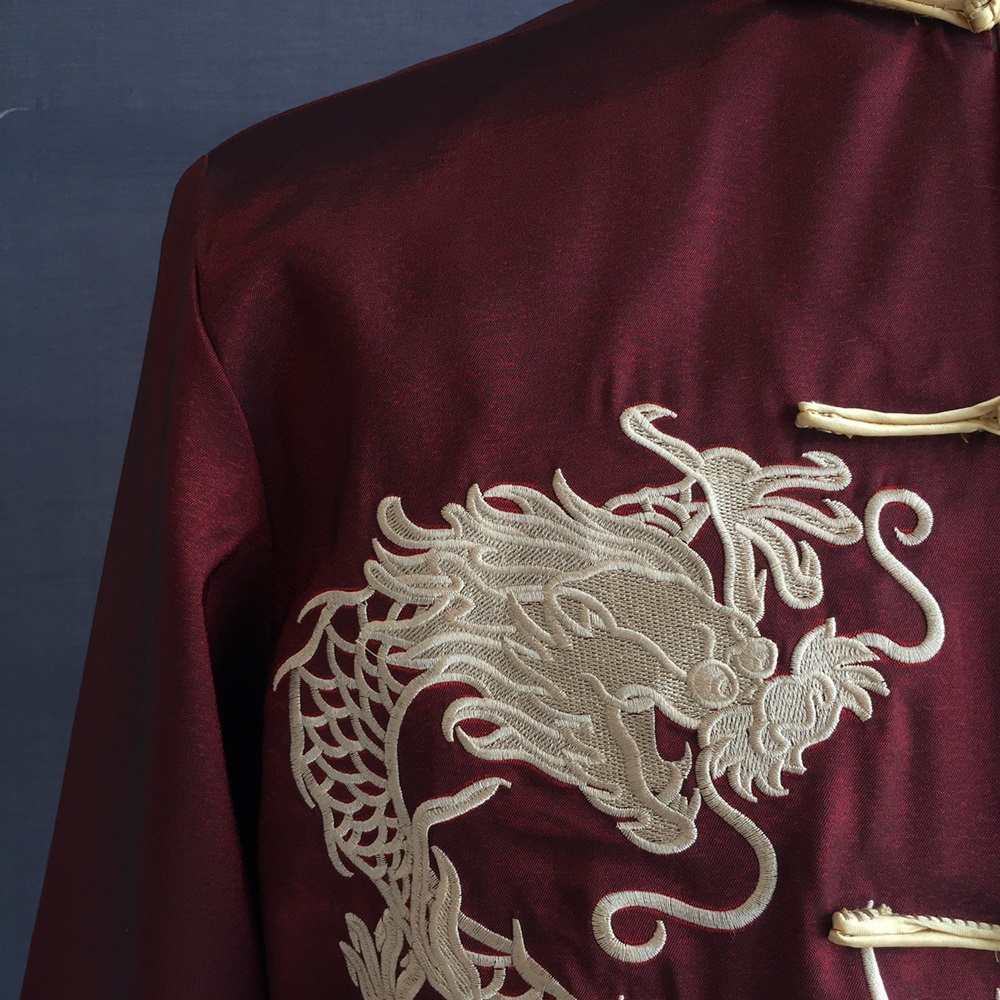 พร้อมส่ง (สินค้าตัวโชว์) เสื้อจีน ชาย เสื้อคอจีน ผ้าไหมจีน สีแดง ปักลายมังกร