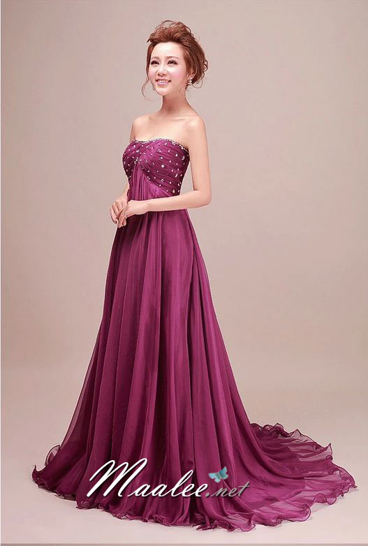 พร้อมเช่า ชุดราตรียาว เกาะอก สีม่วงแบบเรียบหรู ทรงเอ ทิ้งชายด้านหลัง