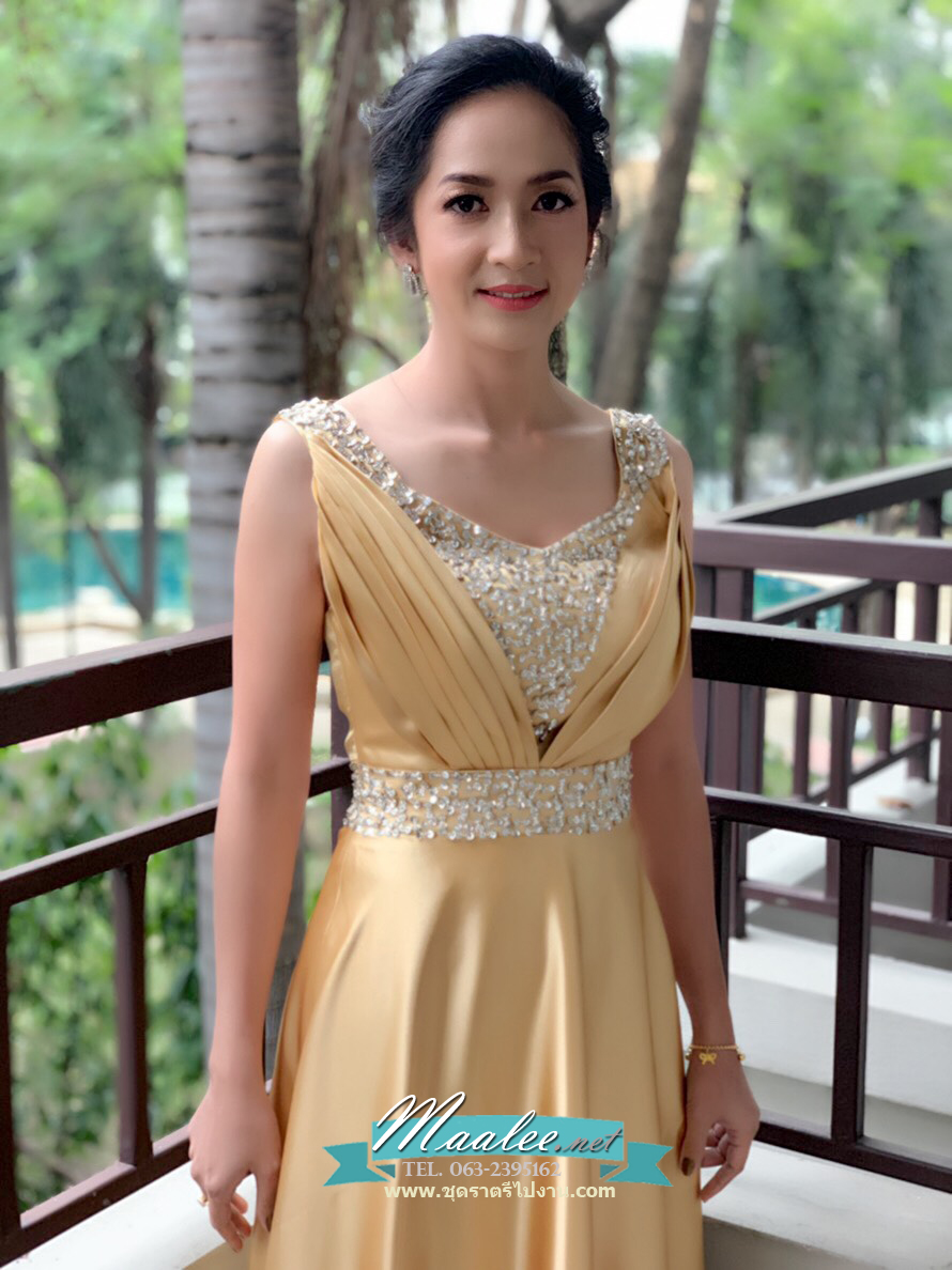 พร้อมเช่า ชุดราตรียาว สีทอง คอวี จับเดรปหน้าอก ปักเลือมช่วงอกและเอว