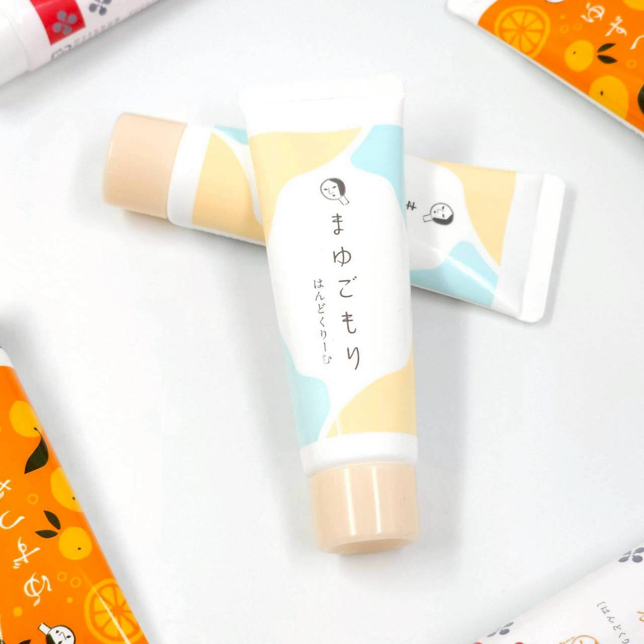 Yojiya ครีมทามือขนาด 30g Hand Cream Yuzu Tsuya / Mayugomori / Hanahonoka