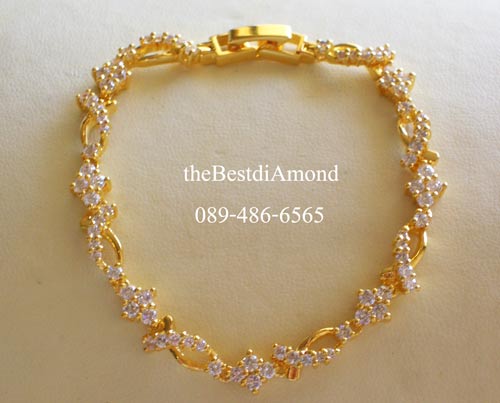 BC002===สร้อยข้อมือPerfect Match Style=== ดีไซน์สวยมากๆๆ อ่อนช้อย ลงตัว Match กันอย่างดี ระหว่างรูปดอกไม้ กับ โค้งเพชร รับประกันความสวยค่ะ