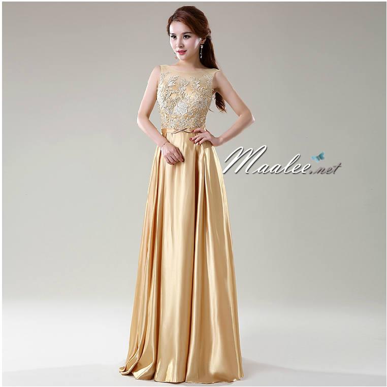 พร้อมเช่า ชุดราตรียาว สีทอง ปักลูกไม้ ด้านหลังเป็นแบบซีทรู กระโปรงผ้าซาติน