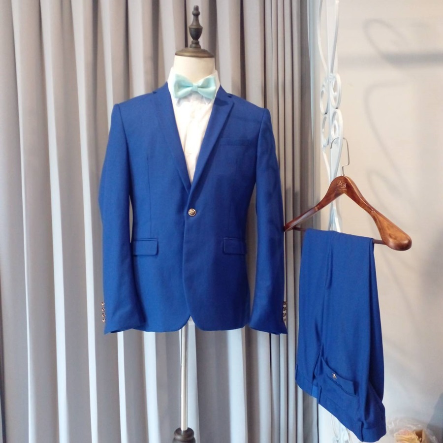 พร้อมเช่า ชุดสูทชาย สีน้ำเงินเข้ารูป แต่งกระดุมทอง (ไม่มีเสื้อกั๊ก)