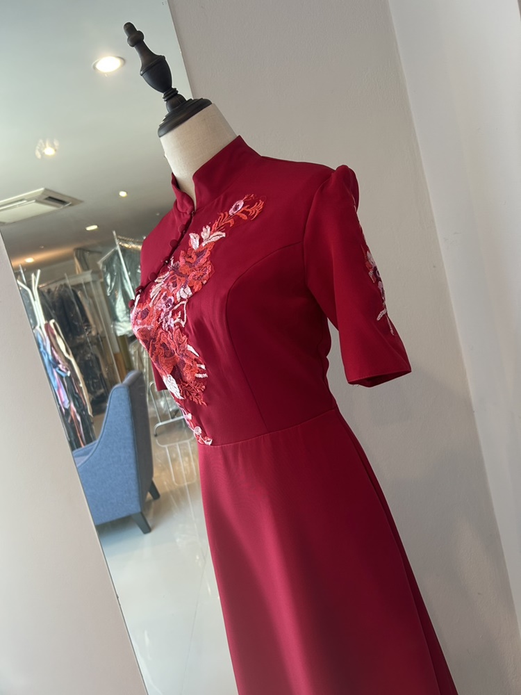 พร้อมส่ง กี่เพ้า สีแดง คอจีนแขนสั้น (XL)