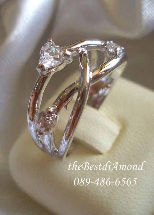 BR932RD+++แหวนไขว้2ชั้น+++ น่ารักมากๆๆ ดีไซน์เก๋ ใส่ติดนิ้วได้เลยค่ะ โดยก้านที่ไขว้กัน ทำได้ลงตัวมาก เก๋ไก๋ด้วยเพชรวางโดดๆ ทั้งเพชรหัวใจและเพชรเม็ดกลม