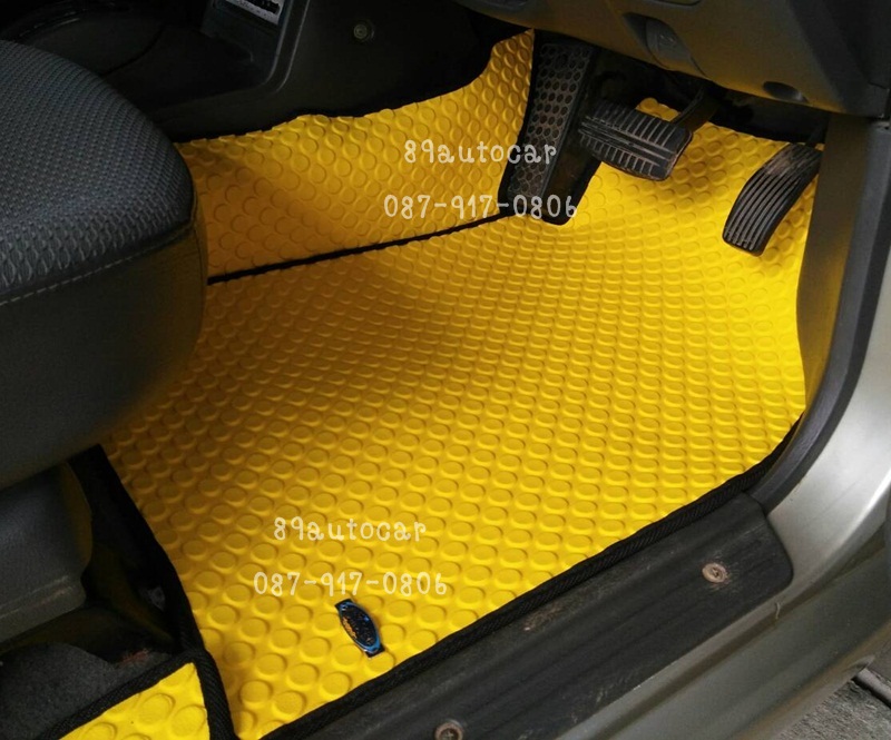 ยางปูพื้นรถยนต์เข้ารูป Mitsubishi Srada 4 ประตู ลายกระดุมสีเหลืองขอบดำ