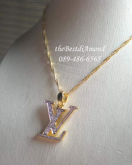 BP407+++จี้ L V+++ สัญลักษณ์สุดฮิต ไฮโซมากๆๆๆ จี้หลุยวิตตองส์ ทันสมัย หรูหรา สาวๆที่ชอบแบรนด์นี้คงไม่พลาดนะคะ งานสวยมากๆๆ