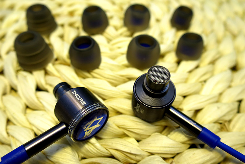 ขาย 1More EM003 หูฟังพร้อมคริสตัล MOMO มีไมค์ รองรับทั้ง IOS & Android