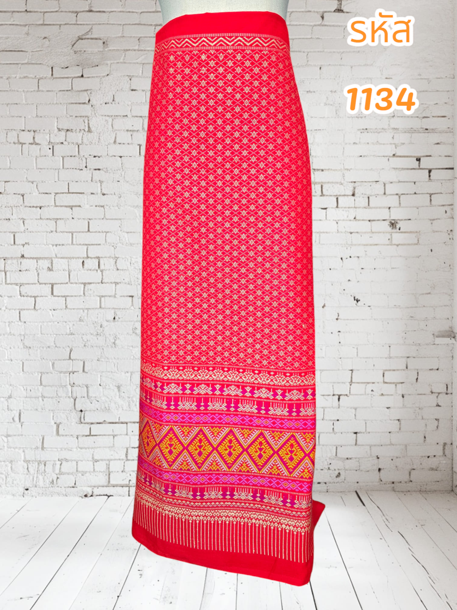 ผ้าถุงผ้าฝ้ายทอลายยกดอกสีส้มอมแดง (ผ้าเป็นผืน)1134