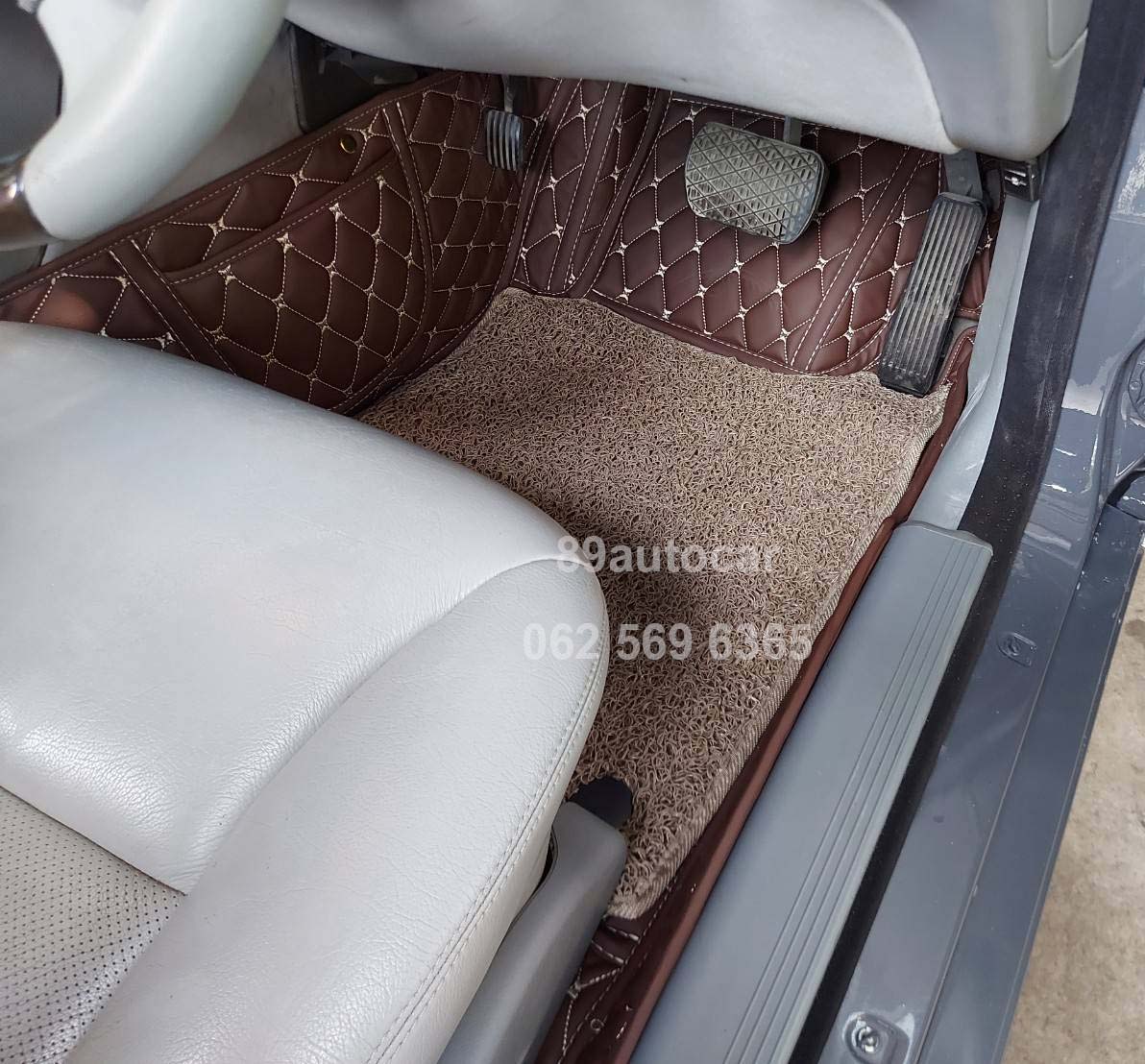 พรมปูพื้นรถยนต์ Benz E200 W210 ปูพรม7D สีกาแฟ เสริมพรมดักฝุ่นสีครีม เข้ารูป