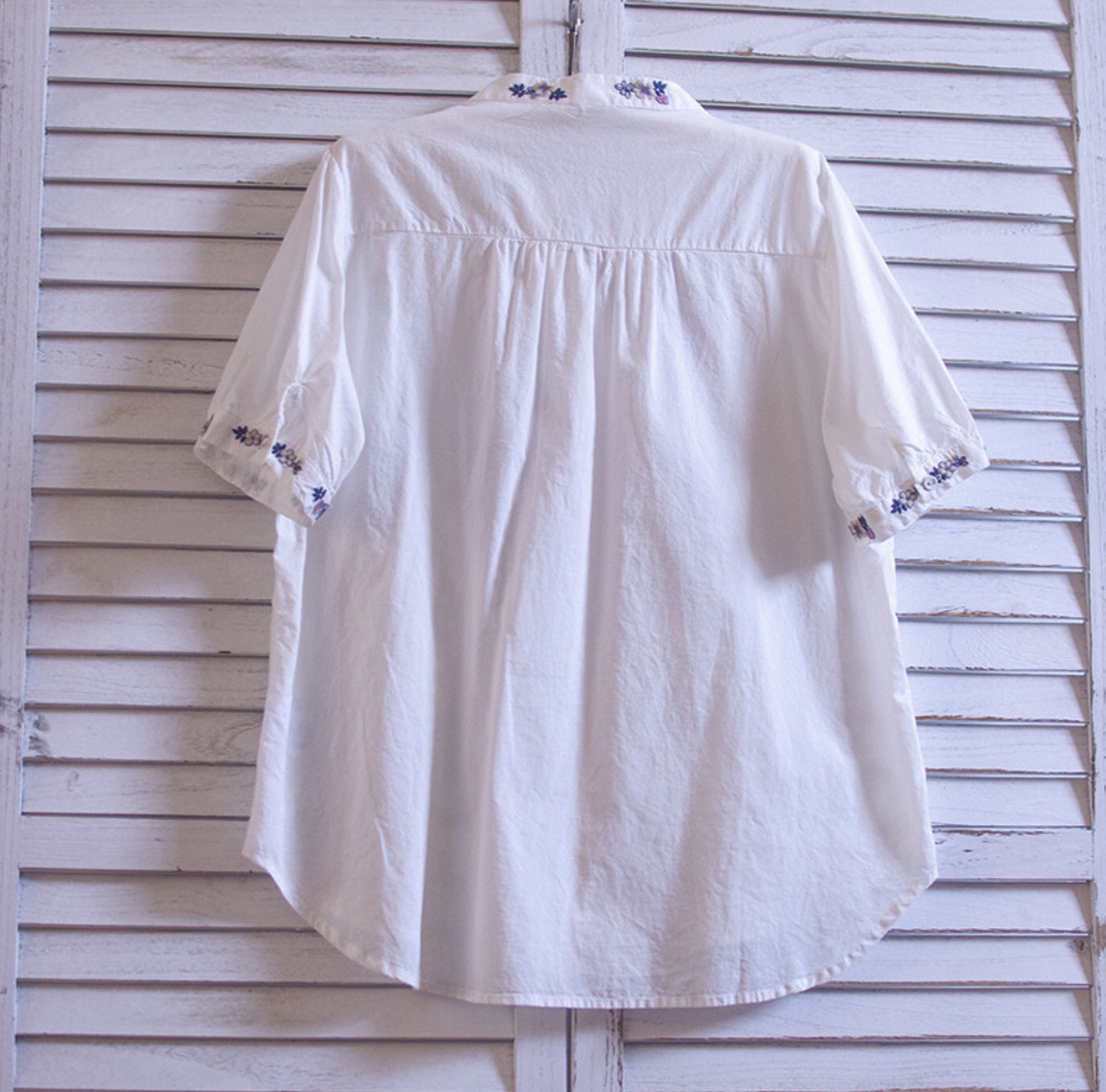 เสื้อผ้าฝ้ายลายปักแต่งลูกไม้