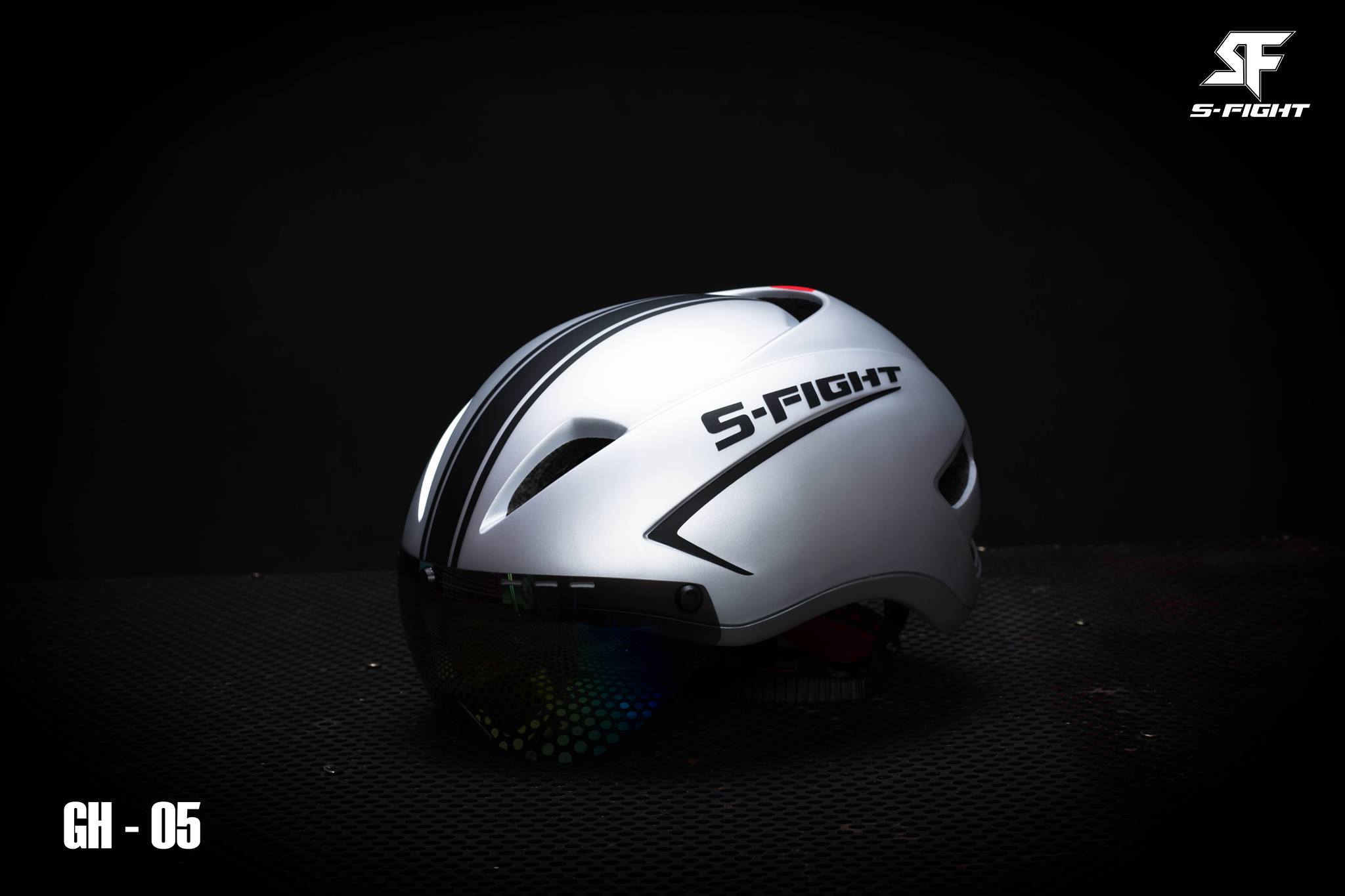 หมวก S-Fight AERO HELMET, GH-05 รอบศรีษะ 54-58 cm มีแว่นในตัว แว่นเป็นแบบแม่เหล็ก ถ้าไม่ใช้พลิกแว่นเก็บได้