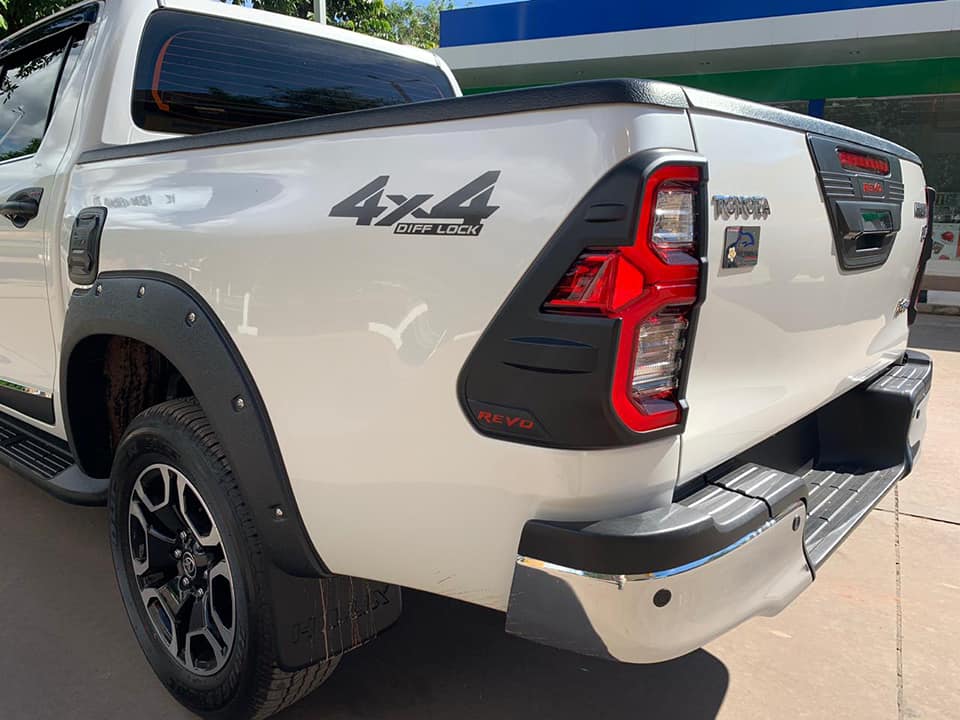 ซุ้มล้อมีหมุด : REVO 2022-2022