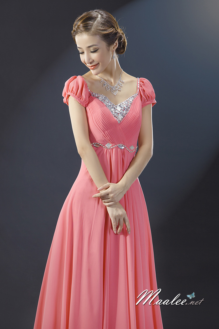 พร้อมเช่า ชุดราตรียาว สีโอรส มีแขน แบบเปรี้ยวอมหวาน ปักเลื่อมช่วงคอ หลังผ่าตัววี