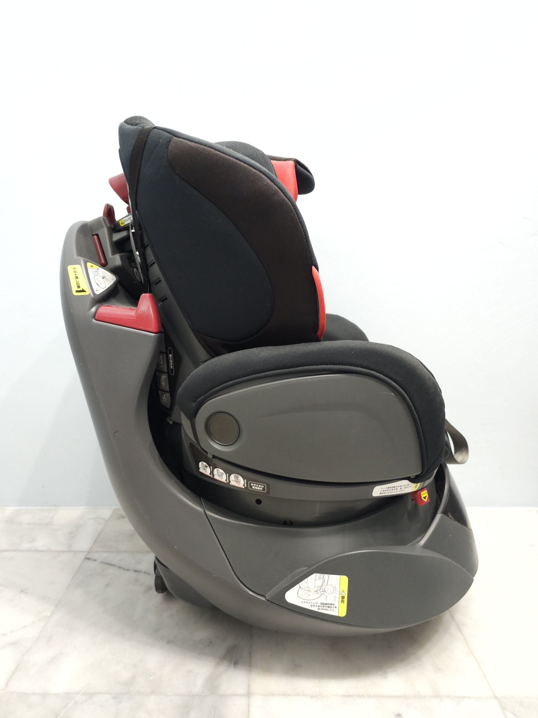 Aprica Fladea Car Seat 360° หมุนได้ สีดำ-แดง [มือสองสภาพดี]
