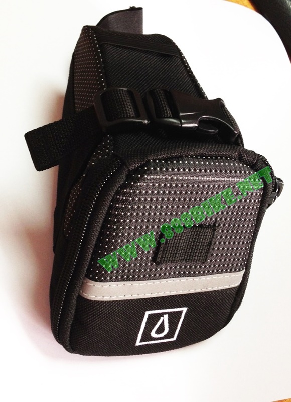 กระเป๋าใต้อาน Vincita B032S-DOT STASH PACK STRADA 2018