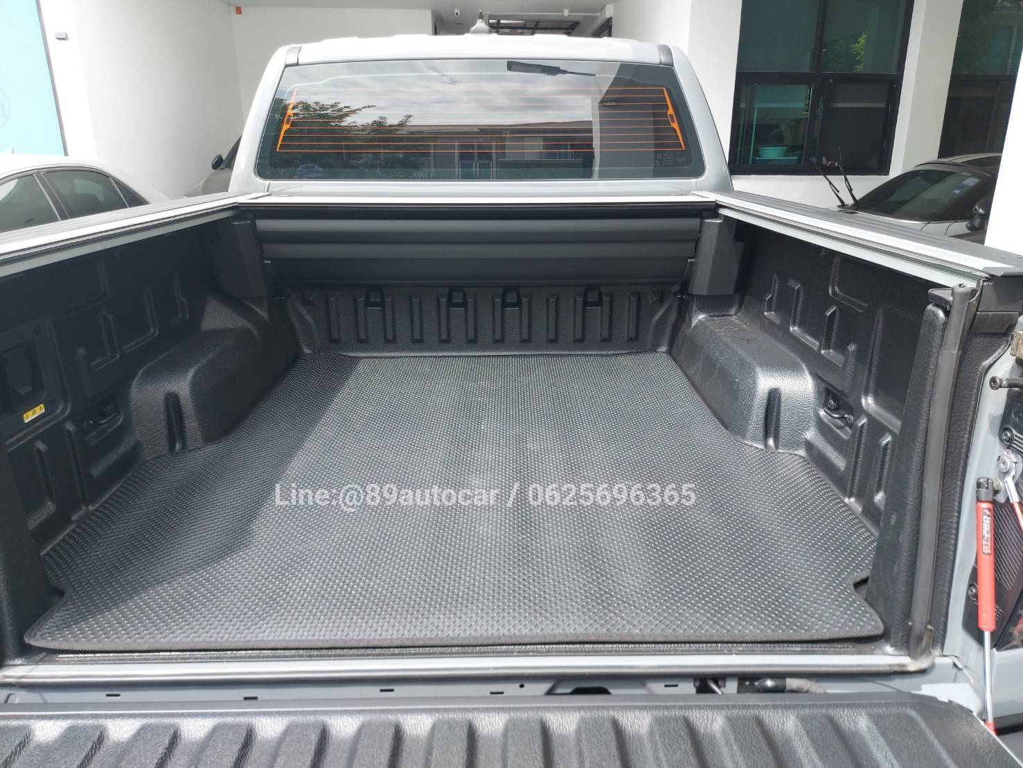 ยางปูท้ายกระบะ Ford Raptor 4 ประตู 2024 กระดุมเล็ก PVC สีดำ
