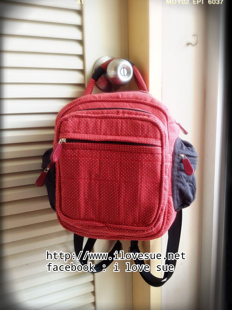 กระเป๋าเป้ Old School Backpack โทนแดง - สั่งทำค่ะ