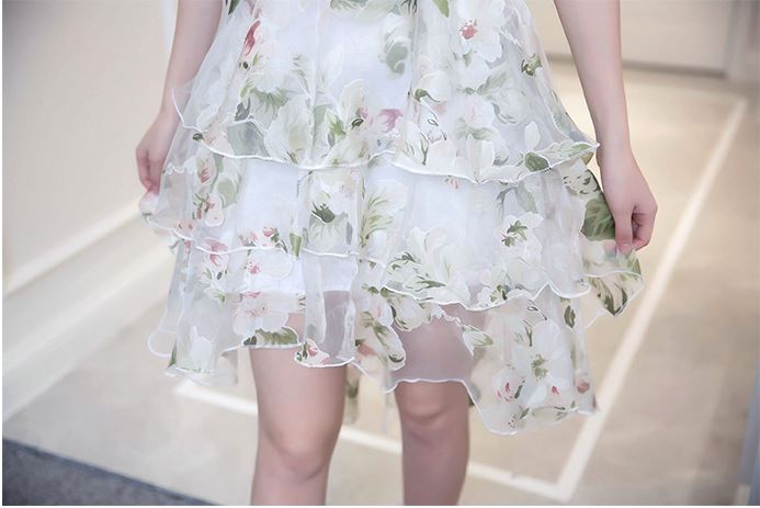 Pre-order เดรสขาว พรีเวดดิ้ง หน้าสั้นหลังยาว แขนกุด ลายดอกไม้เขียว เรียบหรู