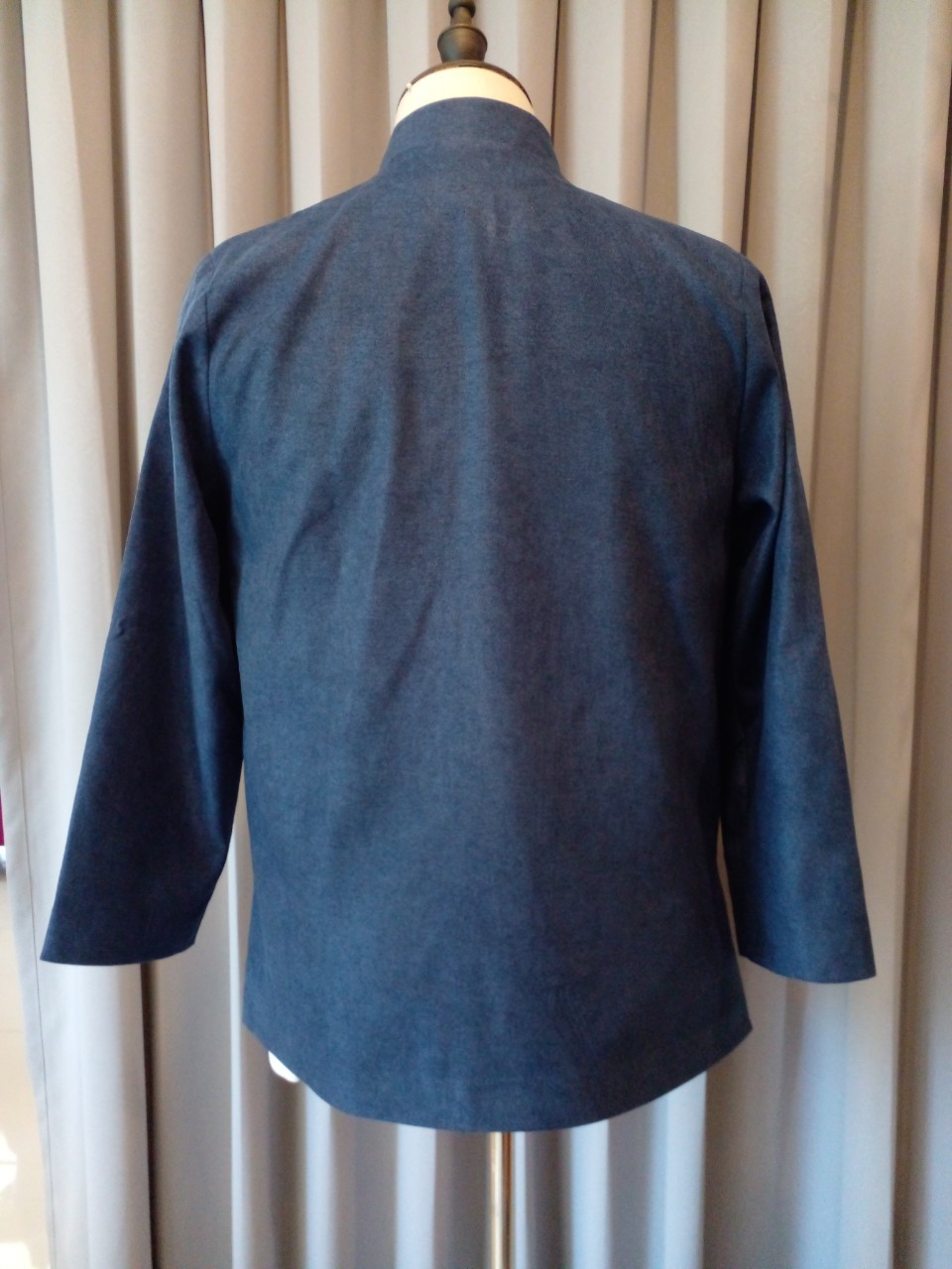 พร้อมส่ง ชุดจีน ชาย เสื้อคอจีน ผ้าไหมจีน สีน้ำเงิน กระดุมหน้า (L,XL)