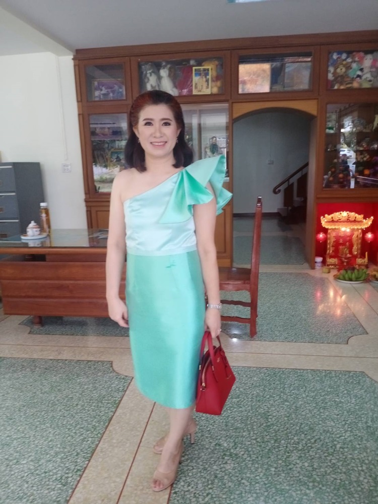 พร้อมเช่า ราตรีสั้น ไหล่เดียว ชุดเดรสเดรสเนื้อไหม ทรงเข้ารูป แต่งระบาย สีเขียวมิ้นต์