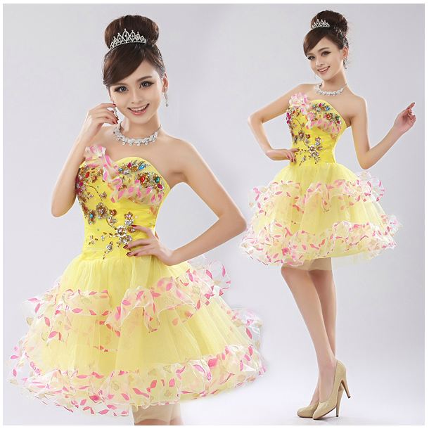 พร้อมเช่า ชุดแฟนซี เช่า 500 ชุดราตรีสั้น แบบเกาะอก กระโปรงสุ่ม ผ้าโปร่ง ปักลูกปัดและดอกไม้ สีเหลือง