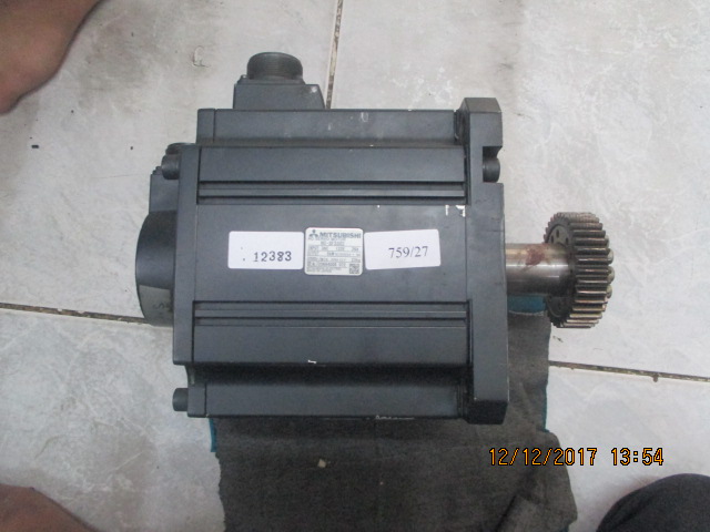 SERVO MOTOR “ MITSUBISHI ” รุ่น HC-SFS502