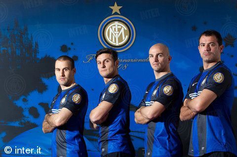 อาร์มสัญลักษณ์ ฟุตบอล สโมสรอินเตอร์ มิลาน - '105 F.C.INTERNAZIONALE 1908-2013' ที่ระลึกการครบรอบ 105 ปี สโมสร PLAYER SIZE ใหม่ / INTER MILAN Football Club PLAYER SIZE Commemorative Football Patch/Badge - '105 F.C.INTERNAZIONALE 1908-2013