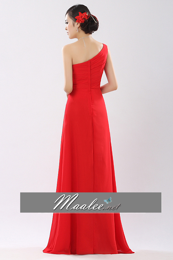 พร้อมส่ง ชุดราตรียาว ไหล่เดียว สีแดง แต่งลูกไม้ปักเลื่อมละเอียด ช่วงอกจับเดรปสวย