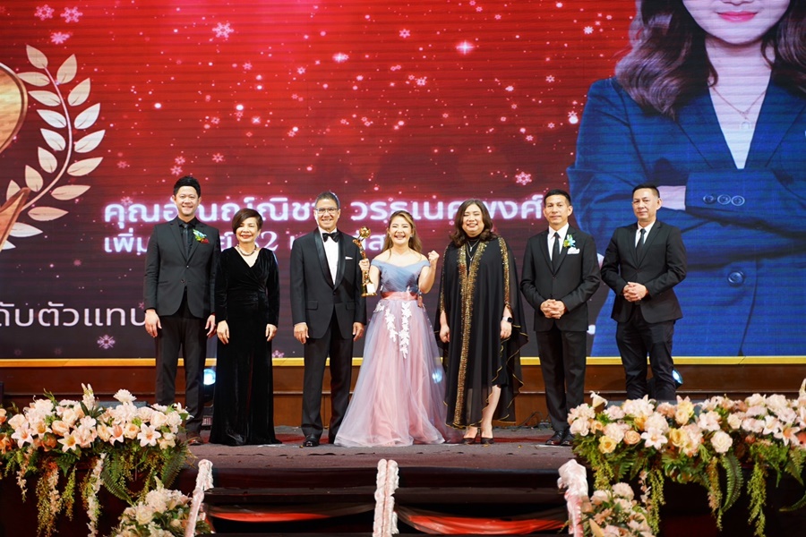 พร้อมเช่า ชุดราตรียาว แบบไหล่ปาด สีเทา-ชมพู Two Tone สไตล์เจ้าหญิง สวยหวานน่ารักมาก เนื้อผ้าตาข่าย แต่งโบว์และลูกไม้ช่วงเอว (เชือกผูกหลัง)