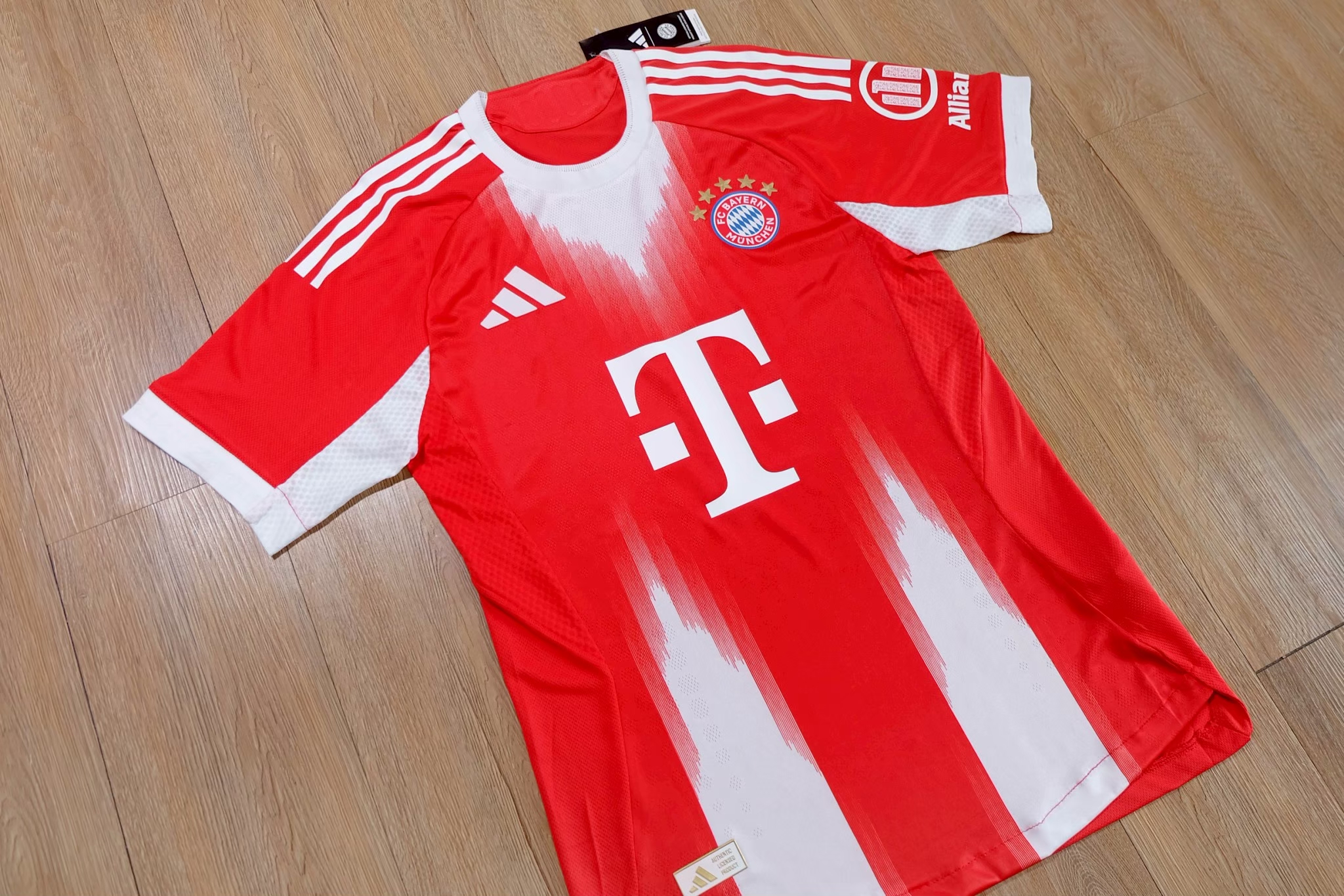 Bayern Munich 2025/26 Home Jersey Player Grade เสื้อบาเยิร์น มิวนิค เหย้า เกรดนักเตะ ฤดูกาลใหม่