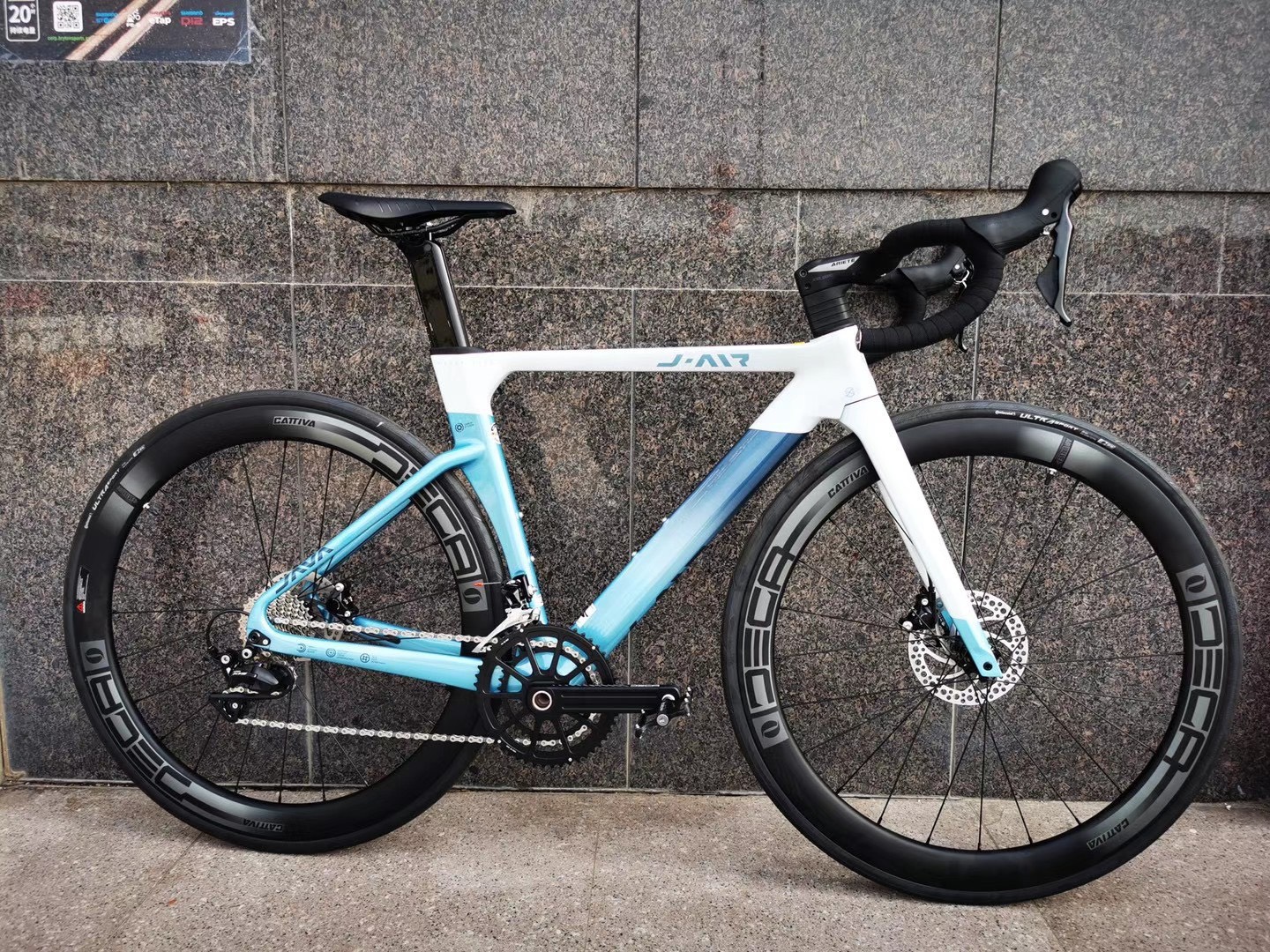 จักรยานเสือหมอบ JAVA FUOCO 5 Disc Deca 22 sp, เฟรม CARBON แฮนด์อินทิเกรด ล้อ700c Aluminium