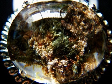 QU0038 แก้วปวกวรรณสาม อันประกอบพร้อมสามวรรณะ คือ ปวกเขียว ปวกทอง และปวกแดง(ปวกครั่ง)ขนาดแก้ว 16.81x20.43x11.47 มม. น้ำหนัก 27.91 ct. ขนาดแหวน 53