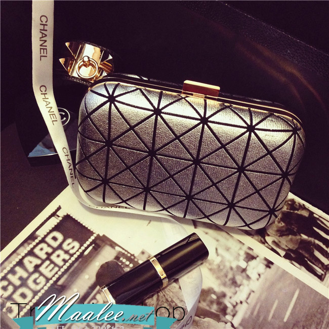 พร้อมส่ง Evening Clutch กระเป๋าออกงาน สีเงินลายตาราง พร้อมสายสะพายยาว