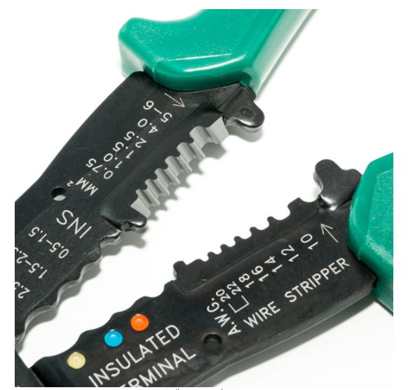 คีมปอกสายไฟอเนกประสงค์ FORCE ฟอร์ซ รุ่น 6806 Pn.F131-6806 ##(*)