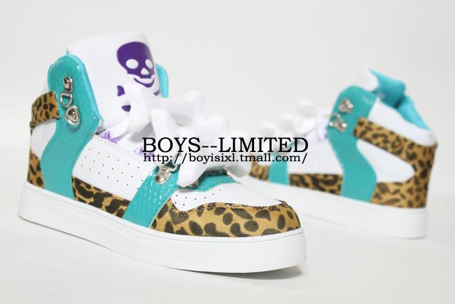 [พร้อมส่ง] รองเท้าผ้าใบติดกระดูก