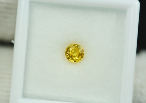 พลอยบุษราคัมบางกะจะ 0.50 กะรัตพลอยไทย (0658)