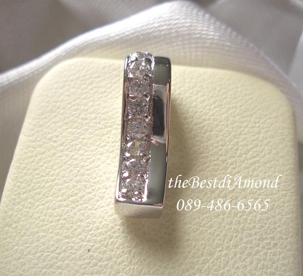 BP011RD+++จี้แถวเพชรข้าง+++จี้เก๋ๆ ด้วยการวางเพชรด้านข้าง ใส่ได้เรื่อยๆ เข้ากับเสื้อผ้าเกือบทุกแบบเลยค่ะ