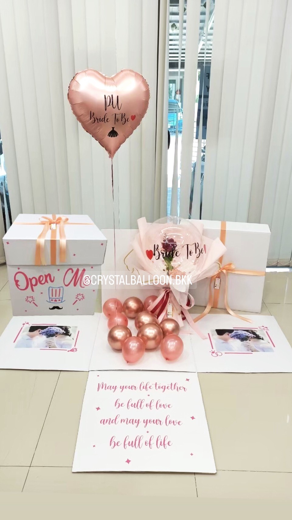 ลูกโป่ง Bride To Be แบบกล่อง พร้อม ฟอยล์หัวใจ ขนาด 18" 1 ชิ้น พร้อมตกแต่ง ช่อลูกโป่งดอกไม้ประดิษฐ์ 1 ช่อ,สามารถใส่รูปได้ 2 ใบ สามารถเปลี่ยนสีลูกโป่ง/เปลี่ยนข้อความ/เปลี่ยนสี-ฟอยล์ตกแต่งได้