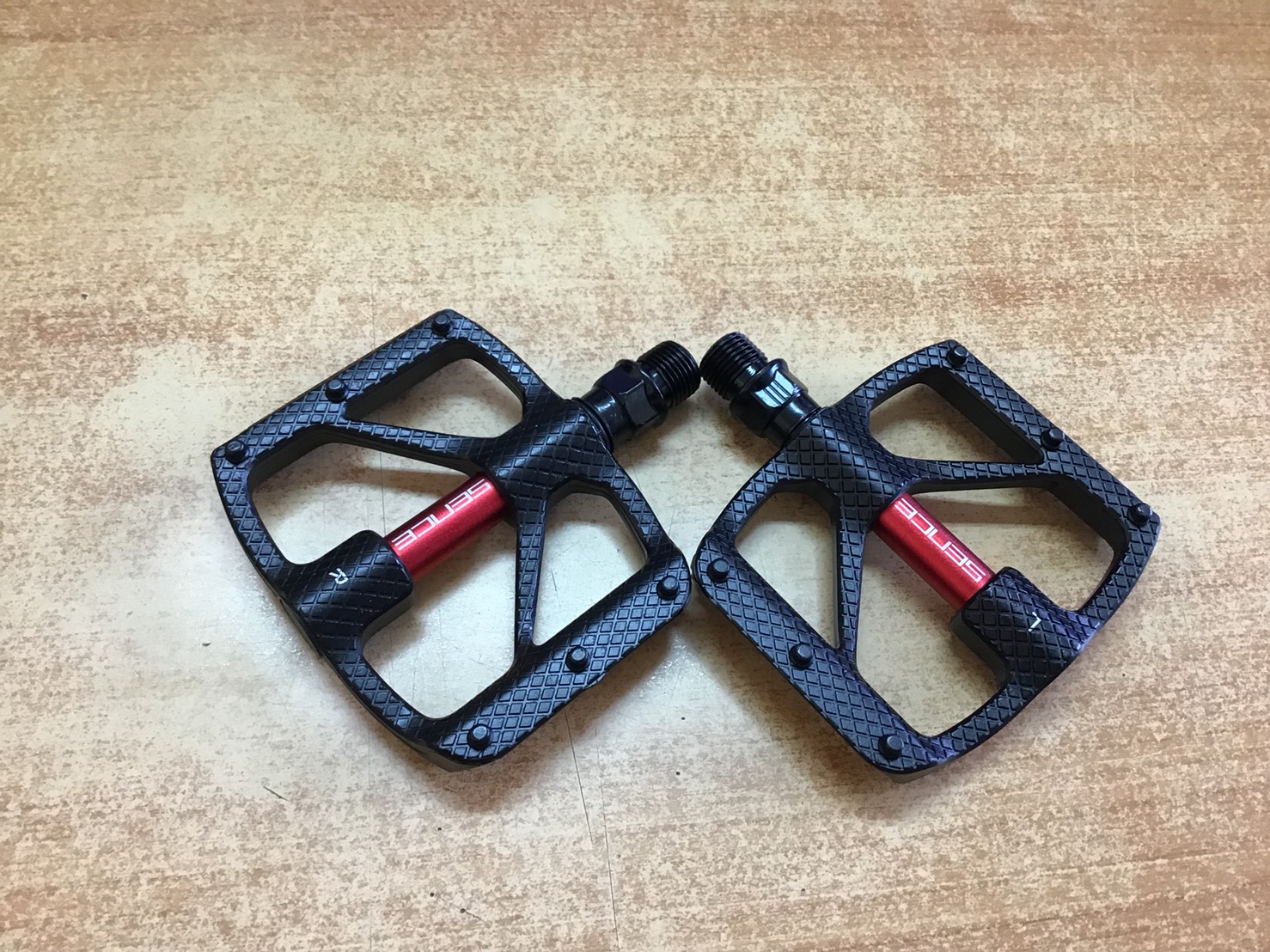 บันไดแกนเหล็ก SENCE น้ำหนัก 280 กรัม