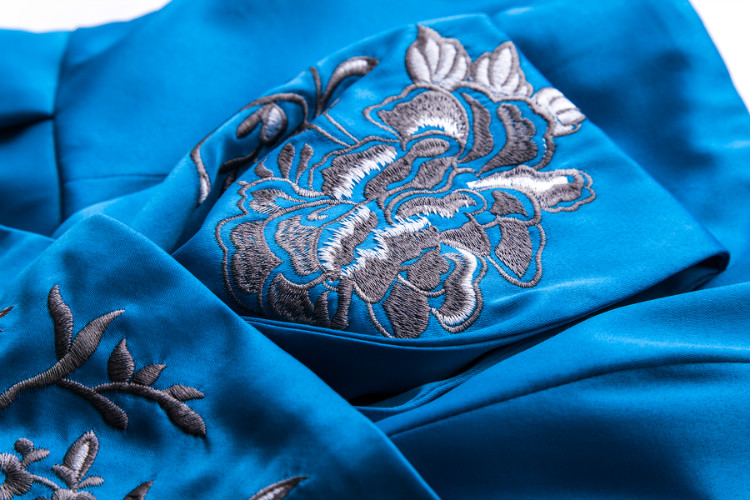 พร้อมส่ง ชุดราตรีสั้น เกาะอก Karen สีน้ำทะเล ปักดอกสีเงิน จับเดรปด้านหน้า (เหลือเฉพาะไซส์ S)