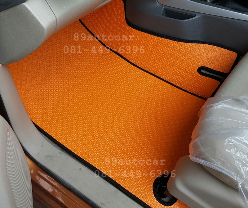 ยางปูพื้นรถยนต์เข้ารูป Nissan Navara Cab 2016 ลายจิ๊กซอร์สีส้มขอบดำ