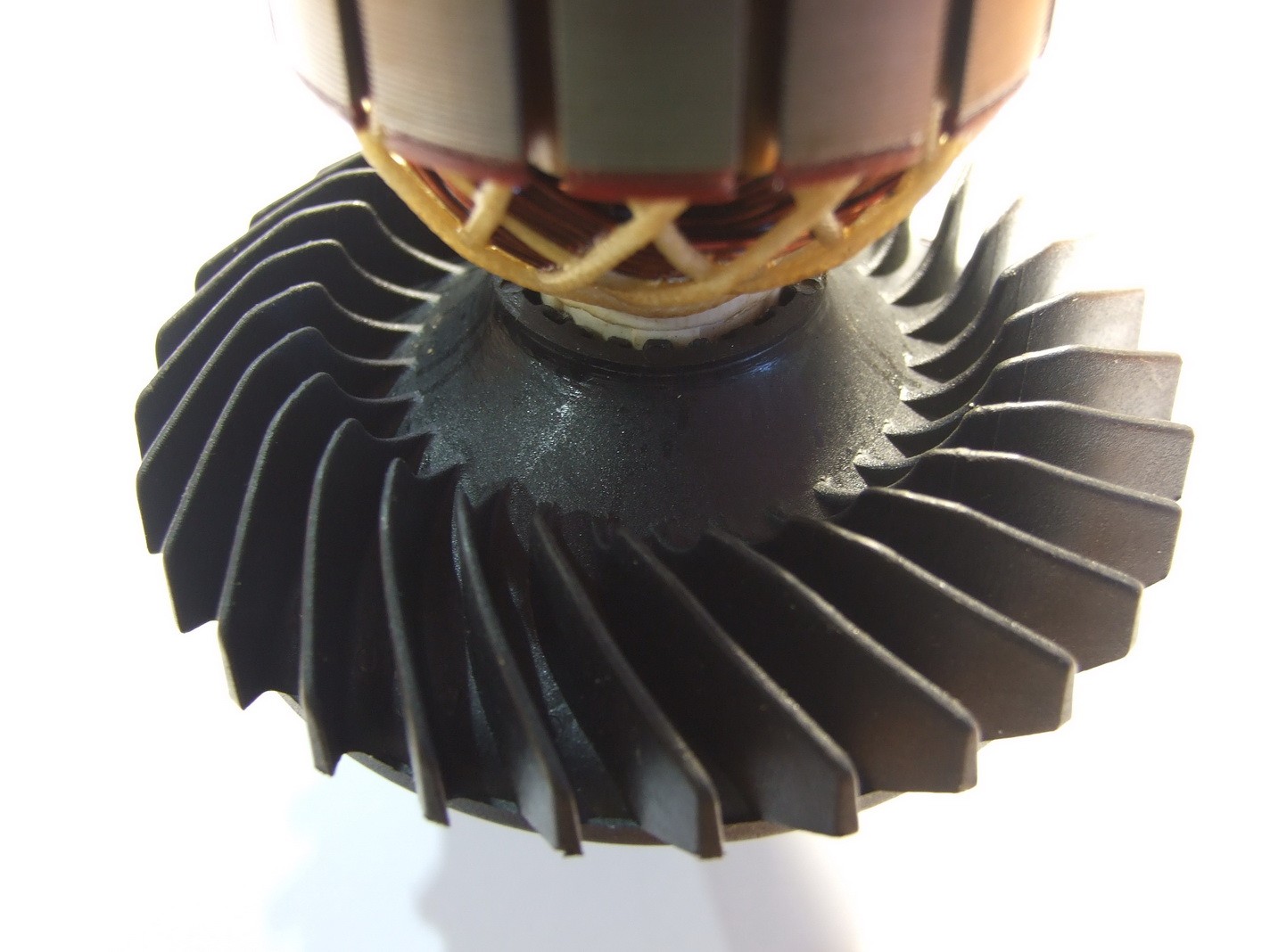 ทุ่น หินเจียร 7 นิ้ว BOSCH รุ่น GWS20-180 รหัส #930 (รุ่นใหม่) จะมีใบเฉียง