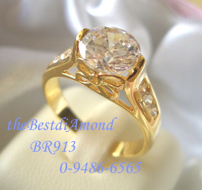 แหวนเพชรเม็ดเดี่ยวประมาณ 1 กะรัตกว่าๆ แบบแหวนชู สวยหรู มีดีไซน์ค่ะ ชุบทองแท้ 24 K หนา 5ไมครอน BR913