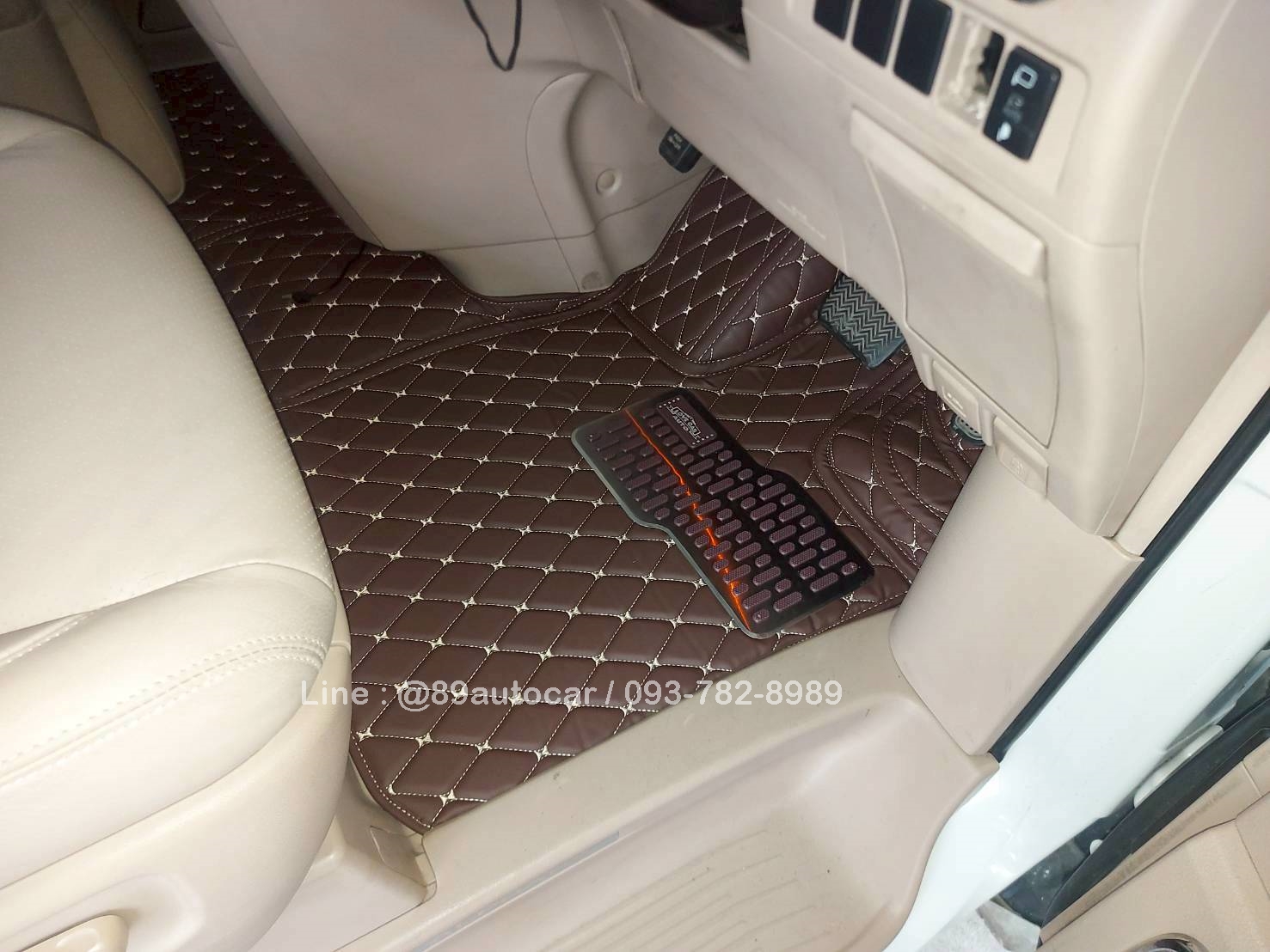 พรมรถตู้ Toyota Alphard 20 ปี 2010-2014 ปูพรม6D สีกาแฟด้ายทอง เต็มคัน