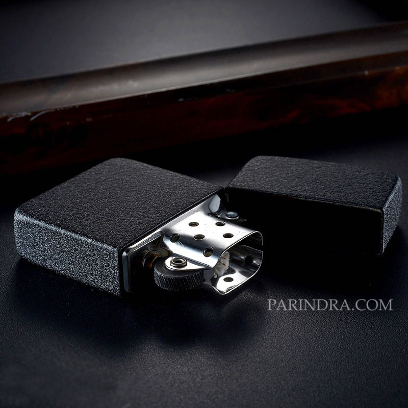 ไฟแช็ค Zippo แท้ " Zippo 1941 Replica™ Black Crackle " #28682 แท้นำเข้า 100%